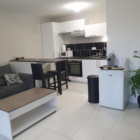 Appartement A Floirac Avec 2 Chambres, Un Parking Prive, Une Terrasse, A 5 Minutes En Voiture De L'Arkea Arena De Bordeaux Экстерьер фото