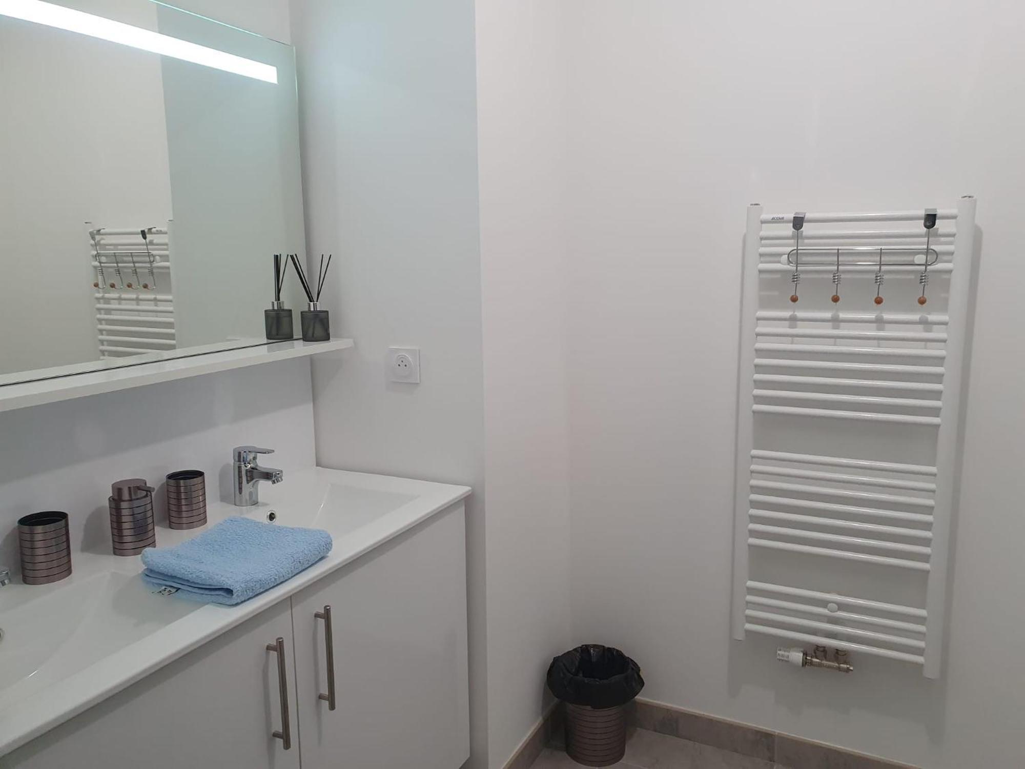 Appartement A Floirac Avec 2 Chambres, Un Parking Prive, Une Terrasse, A 5 Minutes En Voiture De L'Arkea Arena De Bordeaux Экстерьер фото