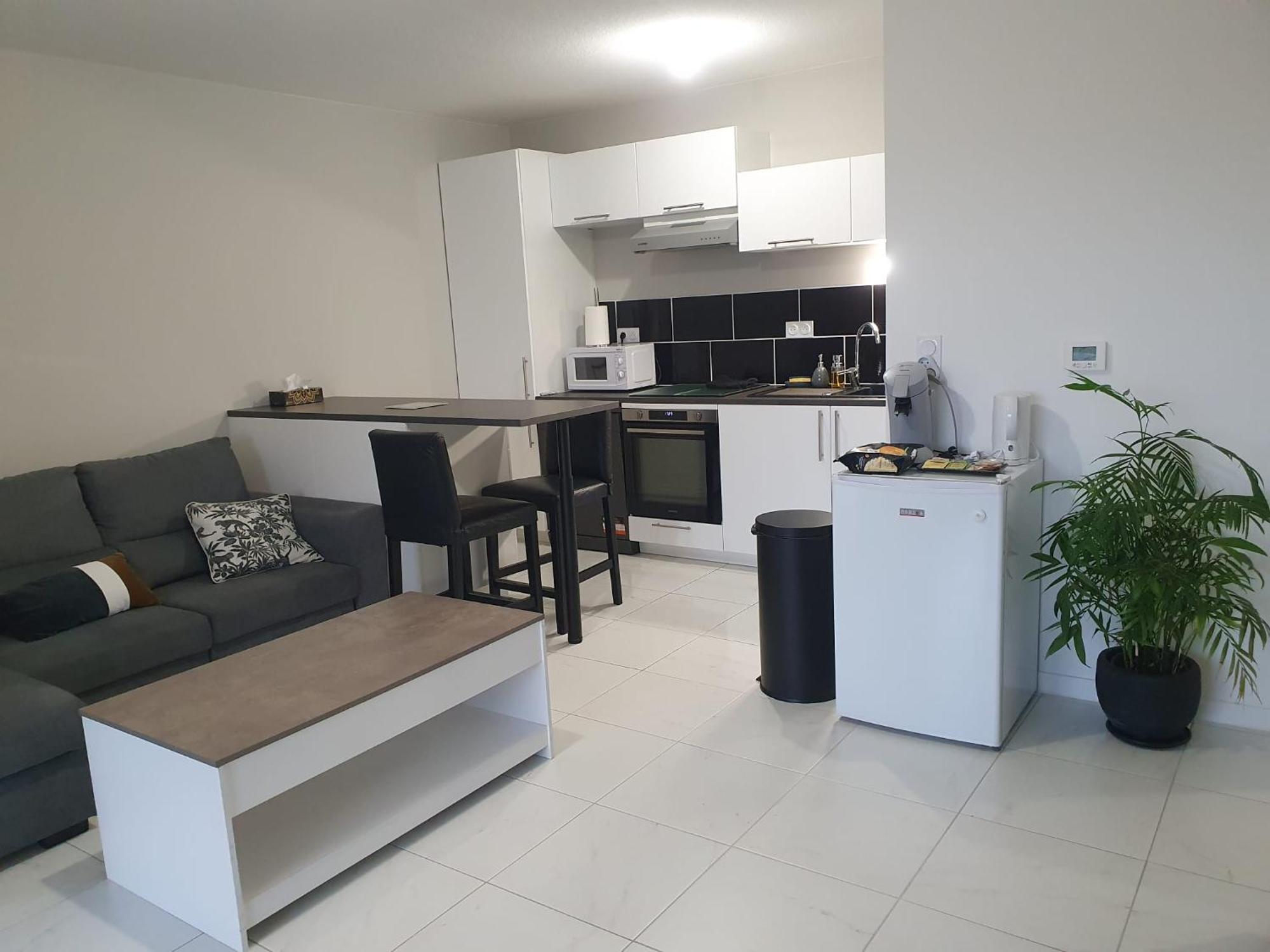 Appartement A Floirac Avec 2 Chambres, Un Parking Prive, Une Terrasse, A 5 Minutes En Voiture De L'Arkea Arena De Bordeaux Экстерьер фото